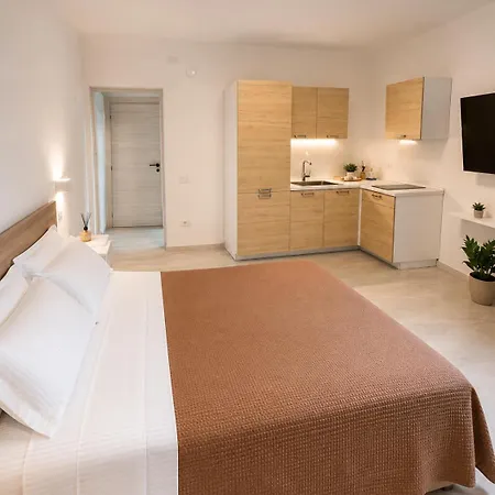Comfyrooms Bed & Breakfast